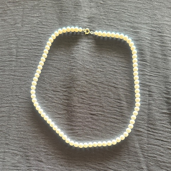 Elegant Pearl Necklace - Picture 1 of 1